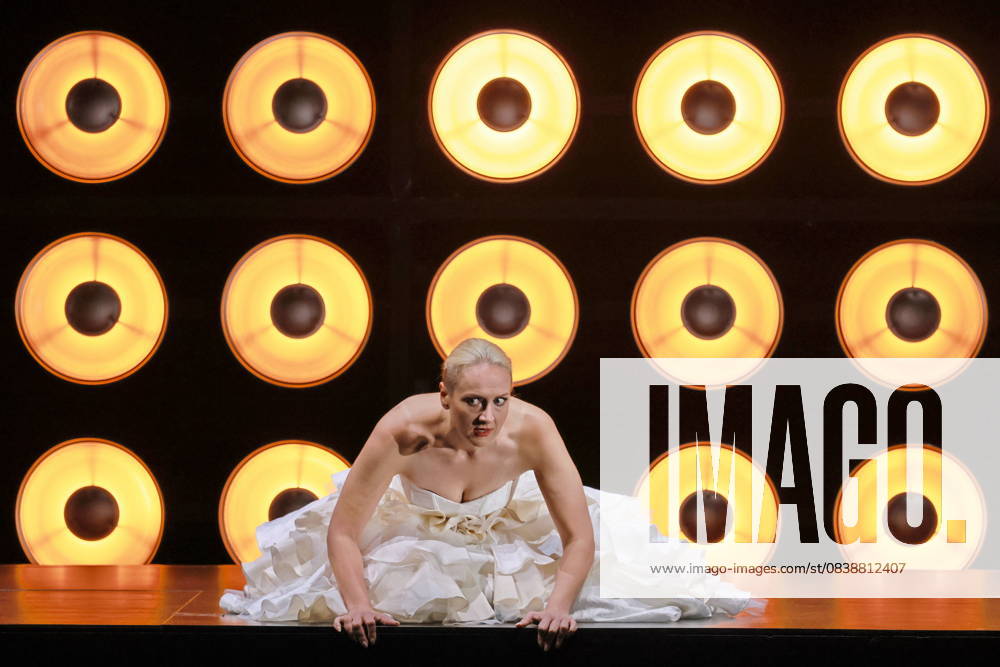 Tristan and Isolde, Elisabeth Teige as isolde, Deutsche Oper Berliin, Berlin, premiere on 01 11 2025, directed by Michael Thalheimer, Berlin Germany, Germany