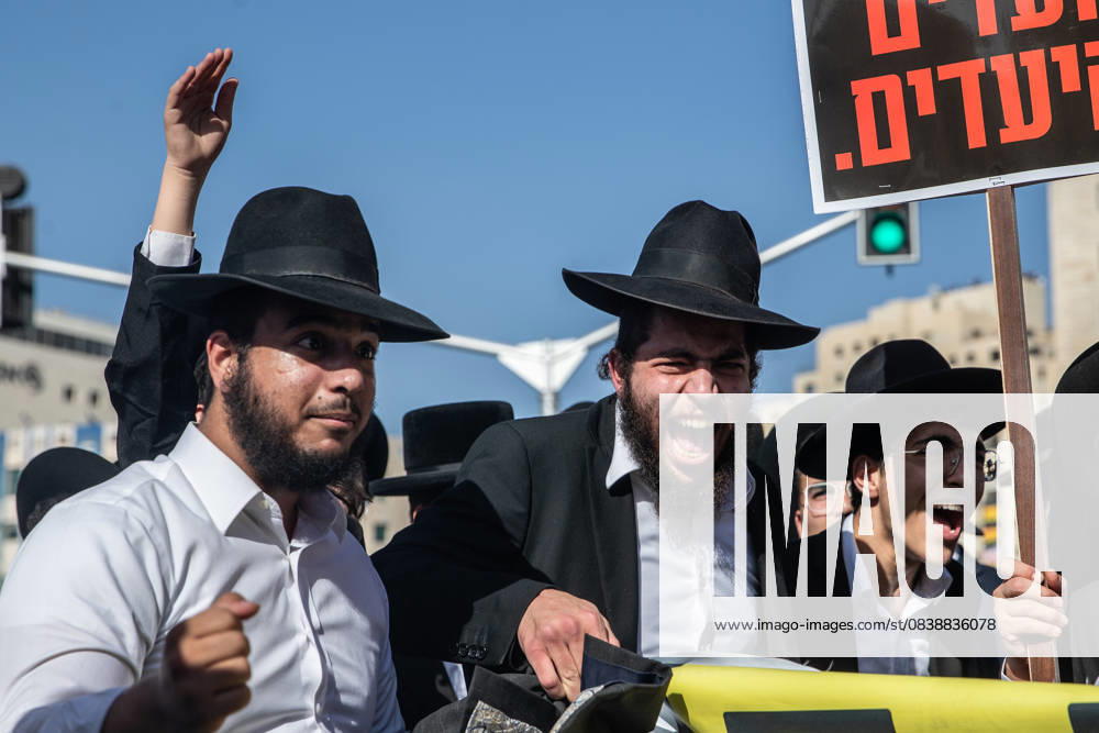 Ultra-Orthodox Jews protest mandatory military service in Jerusalem JERUSALEM - OCTOBER 30: Tens of thousands of Ultra-Orthodox (Haredi) Jews gather to protest against mandatory military service during the Million March demonstration in West Jerusalem on October 30, 2025. The protesters demanded legislation granting exemptions for Haredim from compulsory military service, blocking several streets and main roads in the city. Mostafa Alkharouf Anadolu Jerusalem Israel. Editorial use only. Please get in touch for any other usage.