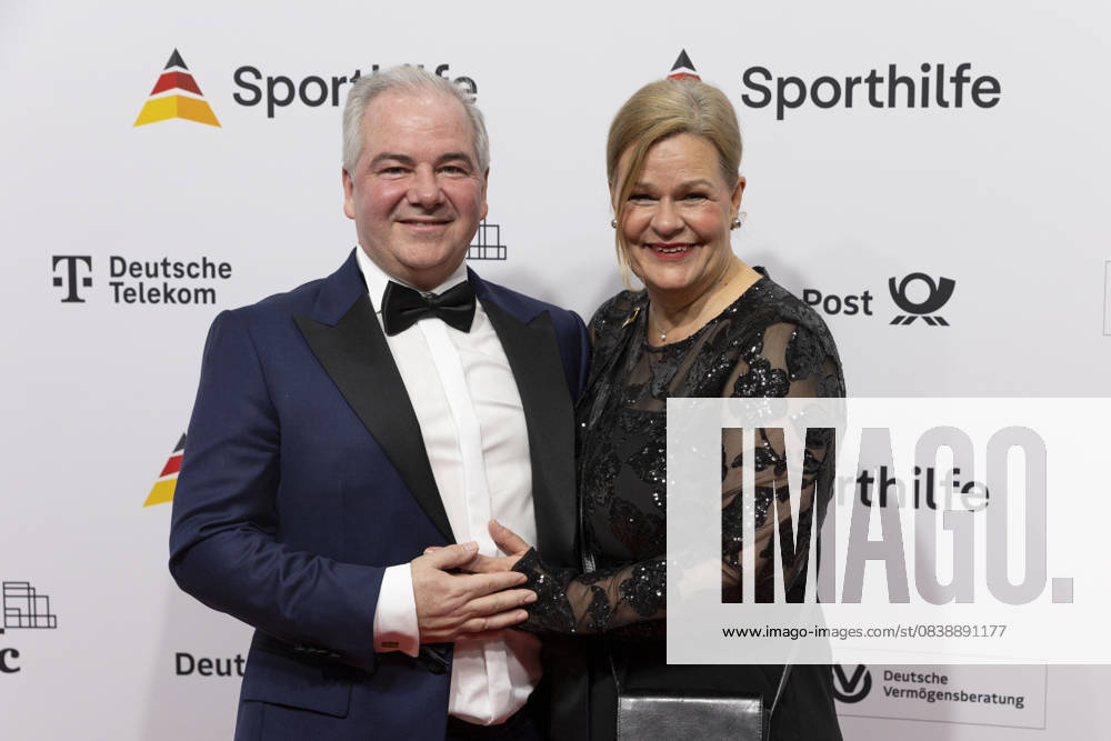 Federal Minister of the Interior and for Home Affairs Nancy FAESER re with husband Eyke GRUENING GRÜNING li at the 54 Sports Ball of the German Sports Aid Foundation, on 22 02 2025 at the F e s t h a l l e in Frankfurt am Main Germany