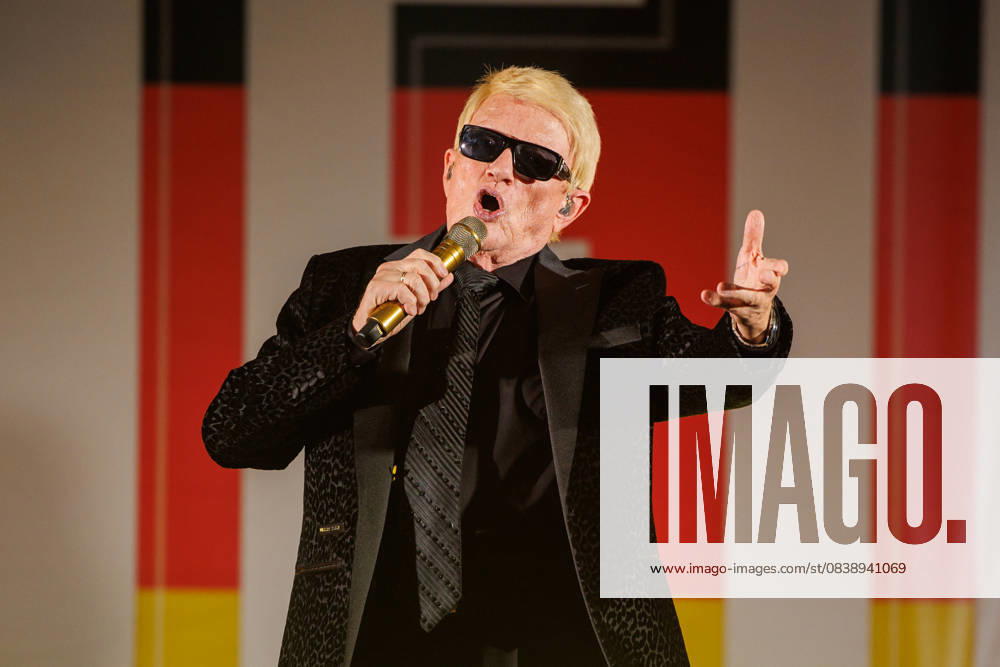 Singer Heino Heinz Georg Kramm Solo Tour 2025 MADE IN GERMANY in the Stadthalle in Torgelow Landkreis Vorpommern Greifswald Torgelow Stadthalle Mecklenburg Vorpommern Germany