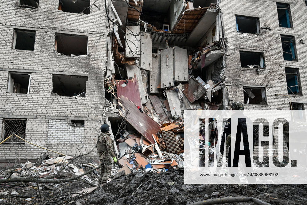 National Police officers examine the place of impact of a Russian missile outside a hostel, destroyed by an overnight Russian missile and drone attack, Zaporizhzhia, Ukraine, October 30, 2025. Russian troops launched eight missiles and 20 drones at the southeastern Ukrainian city, killing two people and injuring 23. At least 12 apartment blocks were damaged, and a hostel was destroyed, where several floors collapsed. (Photo by Dmytro Smolienko Ukrinform) Zaporizhzhia hostel destroyed by Russian missile and drone strike