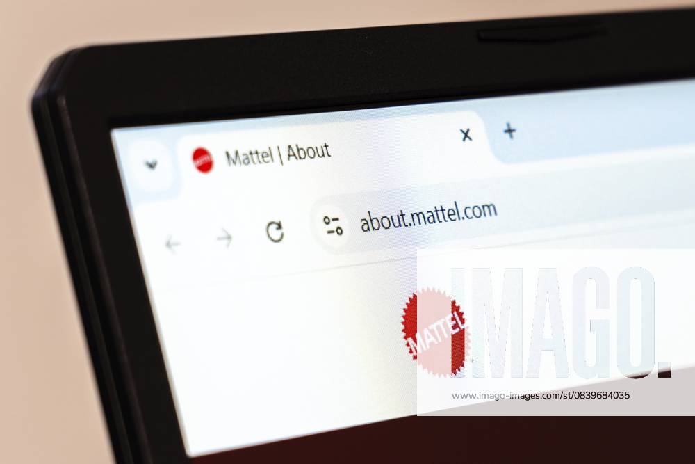 New York, USA — 26. Januar 2025: Offizielle Website von Mattel mit Logo und Dienstleistungen zur Spielzeugherstellung New York, USA - January 26, 2025: Mattel official website homepage displaying logo and toy manufacturing services
