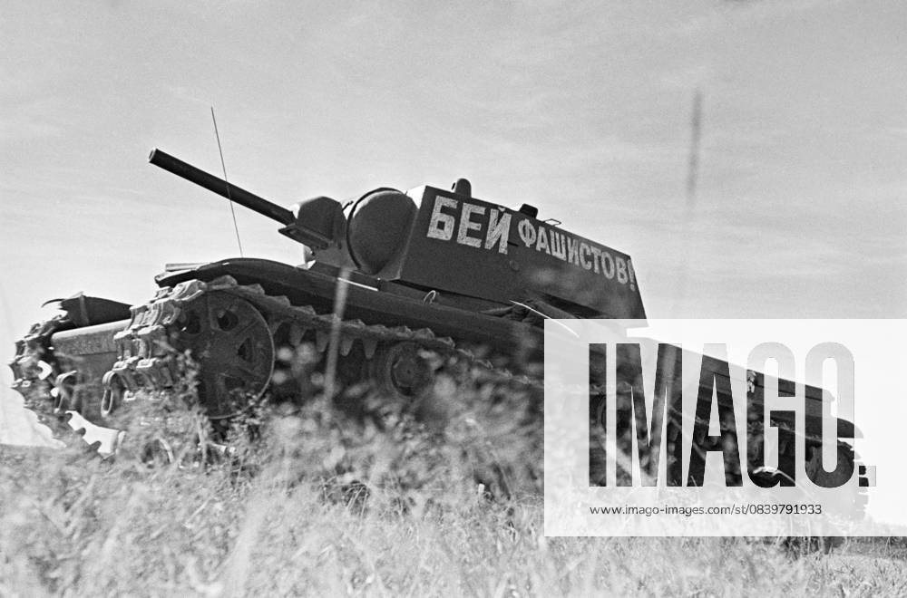 Armor regiment of Stalin Military Academy 662678 25.06.1941 A tank of the armor regiment of the Stalin Military Academy of Mechanization and Motorization during maneuvers, Moscow, June 1941. Anatoliy Garanin Sputnik Moscow Russia
