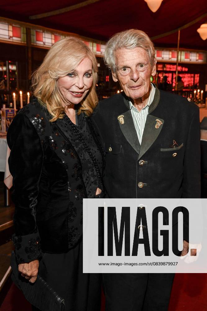 Abb Palazzo Evelyn Bresser and Klaus Bresser as guests at the gala premiere of Kolja Kleeberg and Hans Peter Wodarz 17 Dinner Show Unikate at PALAZZO Spiegelpalast on 07 11 2025 in Berlin Berlin Germany