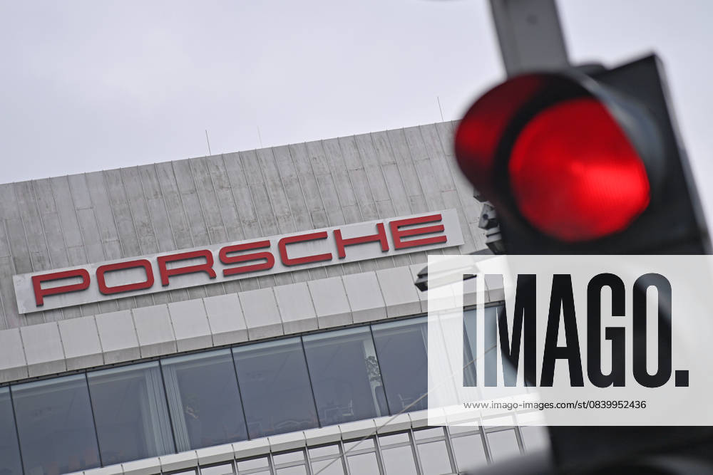 Porsche Center Zuffenhausen at Porscheplatz in Stuttgart Zuffenhausen, plant, group headquarters, Porsche lettering Porsche Automobil Holding SE, red traffic light,