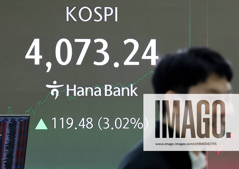 KOSPI skyrockets KOSPI skyrockets A financial data screen in the dealing room of Hana Bank in Seoul on Nov. 10, 2025, shows the benchmark Korea Composite Stock Price Index having gained 119.48 points, or 3.02 percent, to close at 4,073.24. South Korean stocks ended sharply higher as investor sentiment was boosted by the government s proposed dividend tax reform, along with signs of an end to the longest government shutdown in U.S. history. (Yonhap) 2025-11-10 16:01:30 < 1980-2025 YONHAPNEWS AGENCY. .> ¼¿ïƯº°½Ã
