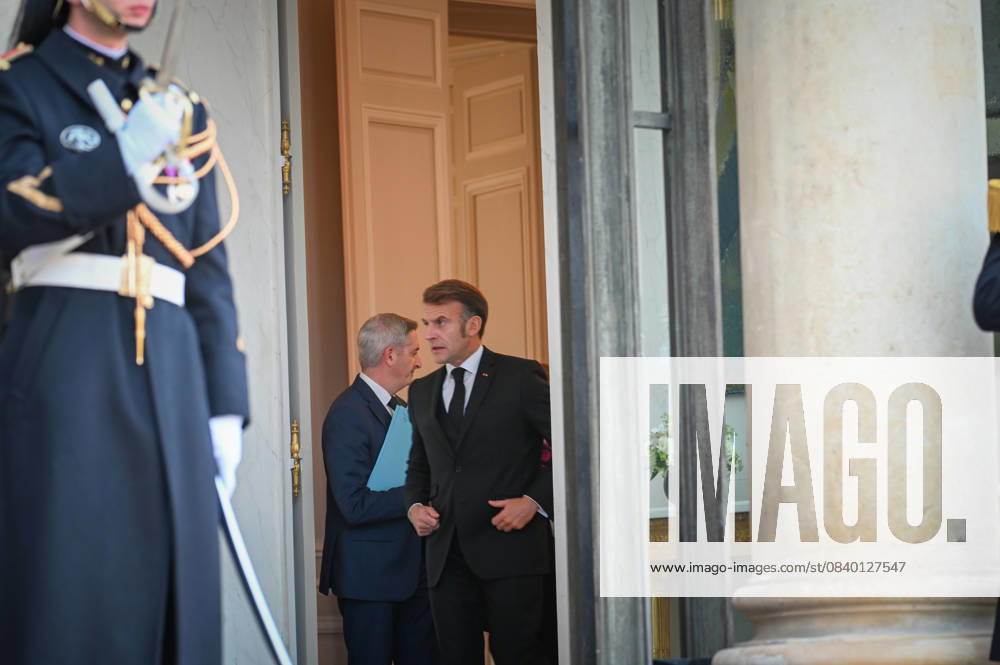 French president Emmanuel Macron welcomes Mahmoud Abbas at Elysee Palace 450581 2025 11 11