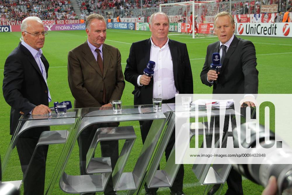 FUSSBALL CHAMPIONS LEAGUE SAISON 2011 2012 Qualifikation 17.08.2011 FC Bayern München, RAN Sat 1 Fernseh Interview mit Ehrenpräsident Franz Beckenbauer, Vorstandsvorsitzender Karl Heinz Rummenigge, Präsident Uli Hoeness (v. li., FC Bayern Muenchen) und Moderator Johannes B. Kerner. Porträt Gestik Emotionen