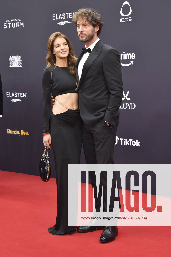 Yvonne Catterfeld with boyfriend Adam von Mack at the 77 Bambi Awards 2025 in the Bavaria Filmstudios Munich, 13 11 2025 Foto:xB.xInsingerx xFuturexImagex bambi_5386