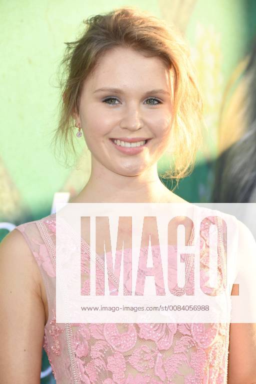 Premiere du film Sharp Objects . 26 June 2018 - Hollywood, California - Eliza Scanlen. HBO s Sharp Objects Los Angeles Premiere held at the Cinerama Dome. Photo Credit: Birdie Thompson AdMedia 227902 2018-06-26 CA Hollywood Etats-Unis