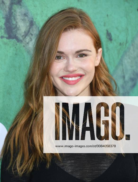 Hollywood, CA, U.S. - 26 June 2018 - Hollywood, California - Holland Roden . HBO s Sharp Objects Los Angeles Premiere held at the Cinerama Dome. Photo Credit: AdMedia Hollywood U.S. - ZUMAa123 20180626_zaa_a123_316