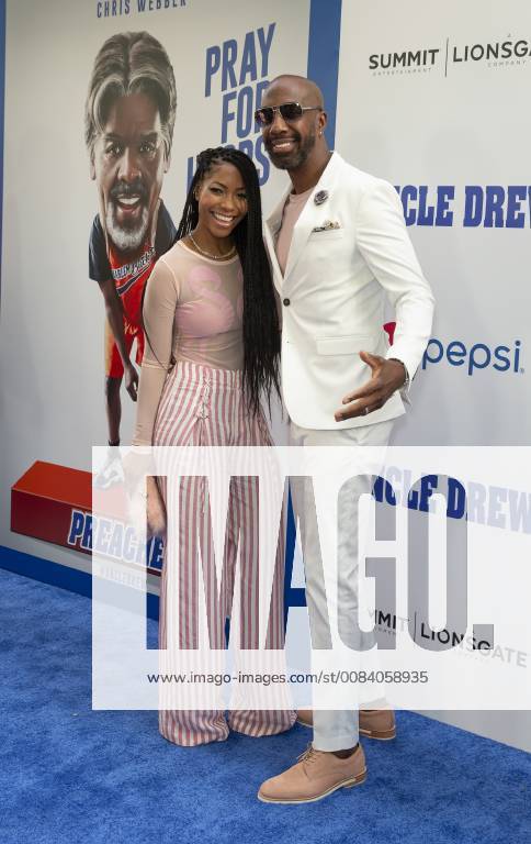 USA: Uncle Drew New York Premiere Shahidah Omar and JB Smoove attend the Uncle Drew New York Premiere at Alice Tully Hall Lincoln Center New York New York United States Alice Tully Hall Lincoln Center LevxRadin