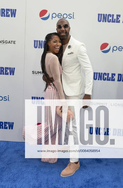USA: Uncle Drew New York Premiere Shahidah Omar and JB Smoove attend the Uncle Drew New York Premiere at Alice Tully Hall Lincoln Center New York New York United States Alice Tully Hall Lincoln Center LevxRadin