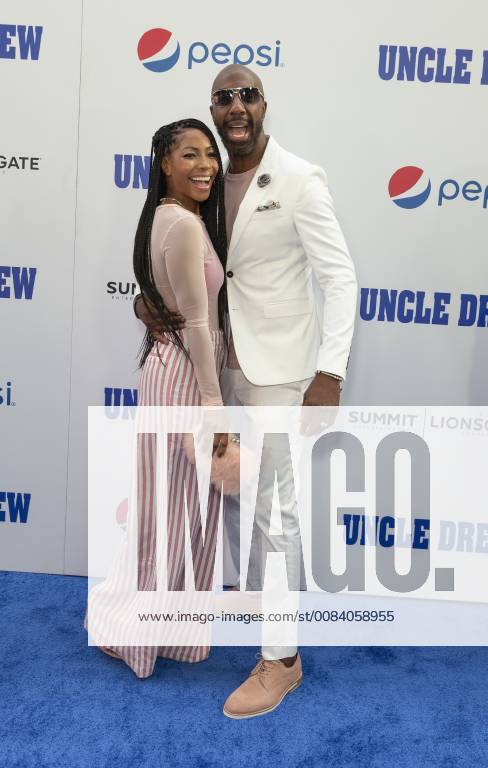 USA: Uncle Drew New York Premiere Shahidah Omar and JB Smoove attend the Uncle Drew New York Premiere at Alice Tully Hall Lincoln Center New York New York United States Alice Tully Hall Lincoln Center LevxRadin