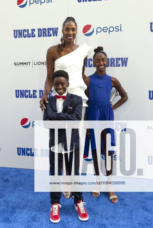USA: Uncle Drew New York Premiere Lisa Leslie & children Michael Joseph Lockwood II, Lauren Jolie Lockwood attend the Uncle Drew New York Premiere at Alice Tully Hall Lincoln Center New York New York United States Alice Tully Hall Lincoln Center LevxRadin