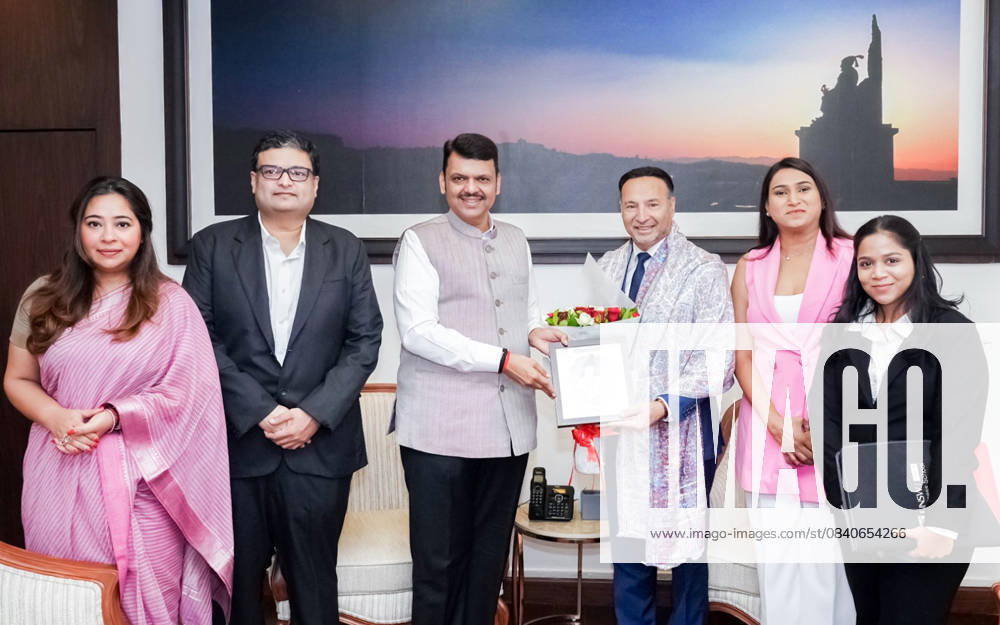 Maharashtra CM Devendra Fadnavis calls on (AIBC) National Chair Deepak-Raj Gupta Mumbai, Nov 18 (ANI): Maharashtra Chief Minister Devendra Fadnavis call on Australia India Business Council (AIBC) National Chair Deepak-Raj Gupta and his team, in Mumbai on Tuesday. Mumbai Maharashtra India