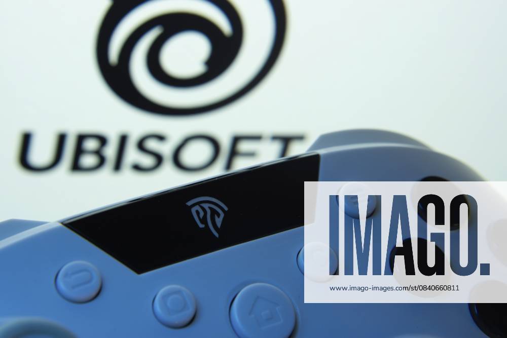 Dhaka, Bangladesch — 14. November 2025: Eine Nahaufnahme eines Gamepads, im Hintergrund ist Ubisoft auf dem Bildschirm zu sehen Dhaka, Bangladesh- 14 Nov 2025: A close-up of a gamepad with the Ubisoft seen on screen in the background