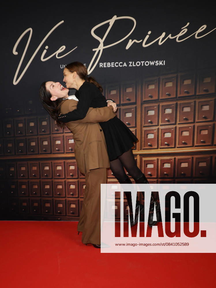 Rebecca Zlotowski et Natalie Portman Première du film Vie Privée au cinéma Pathé Palace à Paris le 20 novembre 2025 Coadic Guirec Bestimage Premiere of the film Vie Privée at the Pathé Palace cinema in Paris on November 20, 2025 Paris France