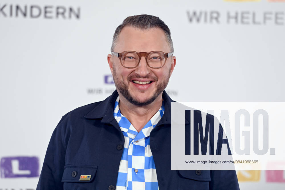Sebastian LEGE, chef, presenter, portrait, portrait, cropped single image, single subject, 30 RTL Spendenmarathon Wir helfen Kindern , television, 20 21 11 2025 in Huerth, Germany,