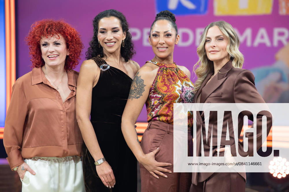 The band NO ANGELS, with f l Lucy DIAKOVSKA, Nadja BENAISSA, Jessica WAHLS and Sandy MOELLING, Mölling, 30 RTL Spendenmarathon Wir helfen Kindern , television, 20 21 11 2025 in Huerth, Germany,