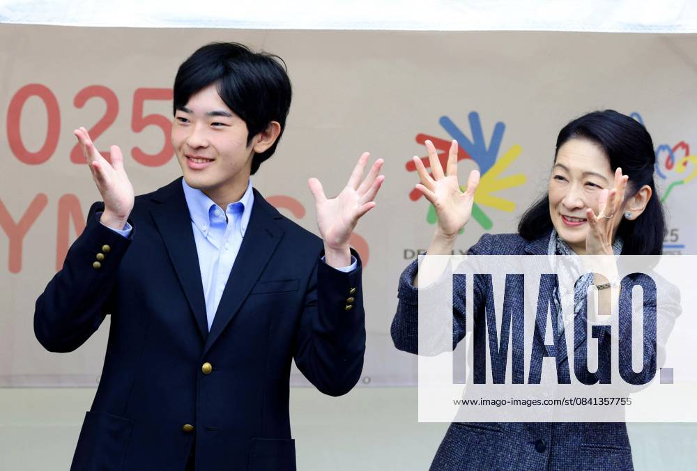 Crown princess, prince visit Izu Oshima Island Japanese Crown Princess Kiko and her son Prince Hisahito watch Tokyo Deaflympics orienteering during a visit to Izu Oshima Island in the Pacific about 100 kilometers south of Tokyo on Nov. 23, 2025. (Pool photo) A14AA0005057068P