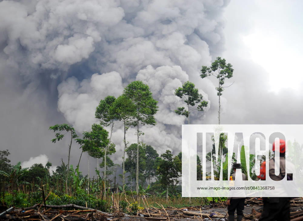 (251123) -- JAKARTA, Nov. 23, 2025 -- This photo taken on Nov. 23, 2025 shows volcanic materials spewing from Mount Semeru in Lumajang regency, East Java, Indonesia. Indonesia s Semeru volcano erupted on Wednesday, prompting the country s volcanology agency to raise the alert level to the maximum. (Photo by Xinhua) INDONESIA-LUMAJANG-MOUNT SEMERU ERUPTION-AFTERMATH SahlanxKurniawan