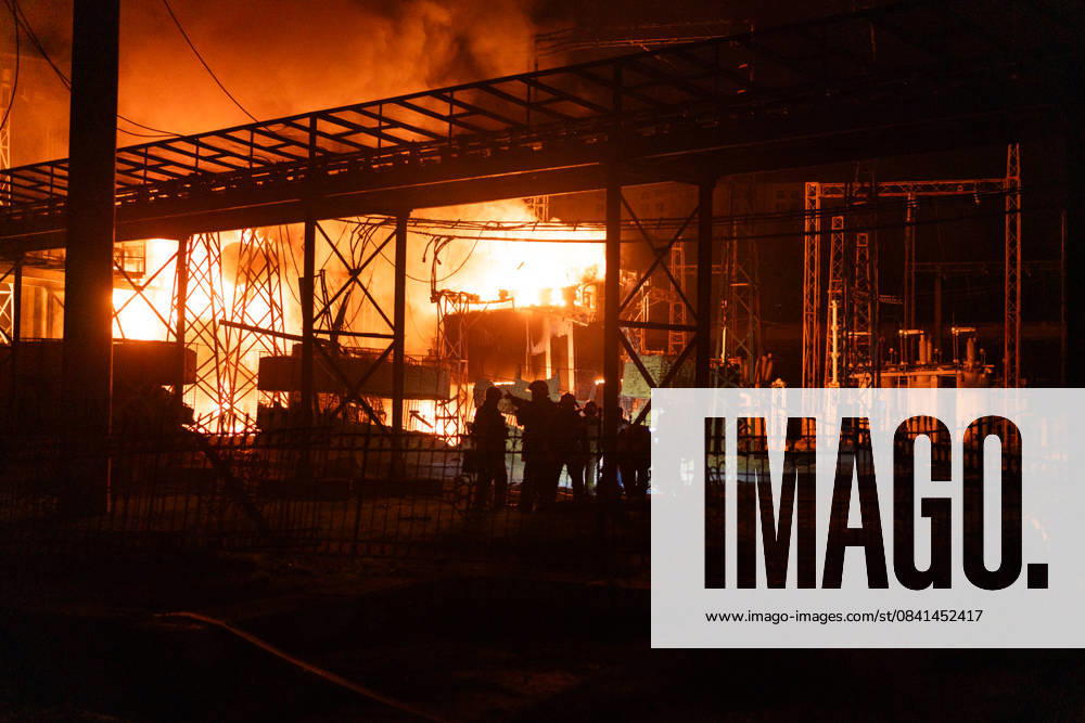 Aftermath of Russian drone attacks in Kharkiv KHARKIV, UKRAINE - NOVEMBER 23: Firefighters and city cleaning personnel work at the area after Russian forces launched drone attacks that impacted on an electrical power station, damaging the buildings surrounding it in Kharkiv, Ukraine on November 23, 2025. As a result of the 5 drone attacks, part of the city is in blackout. Carlo Bravo Anadolu Kharkiv Ukraine. Editorial use only. Please get in touch for any other usage.