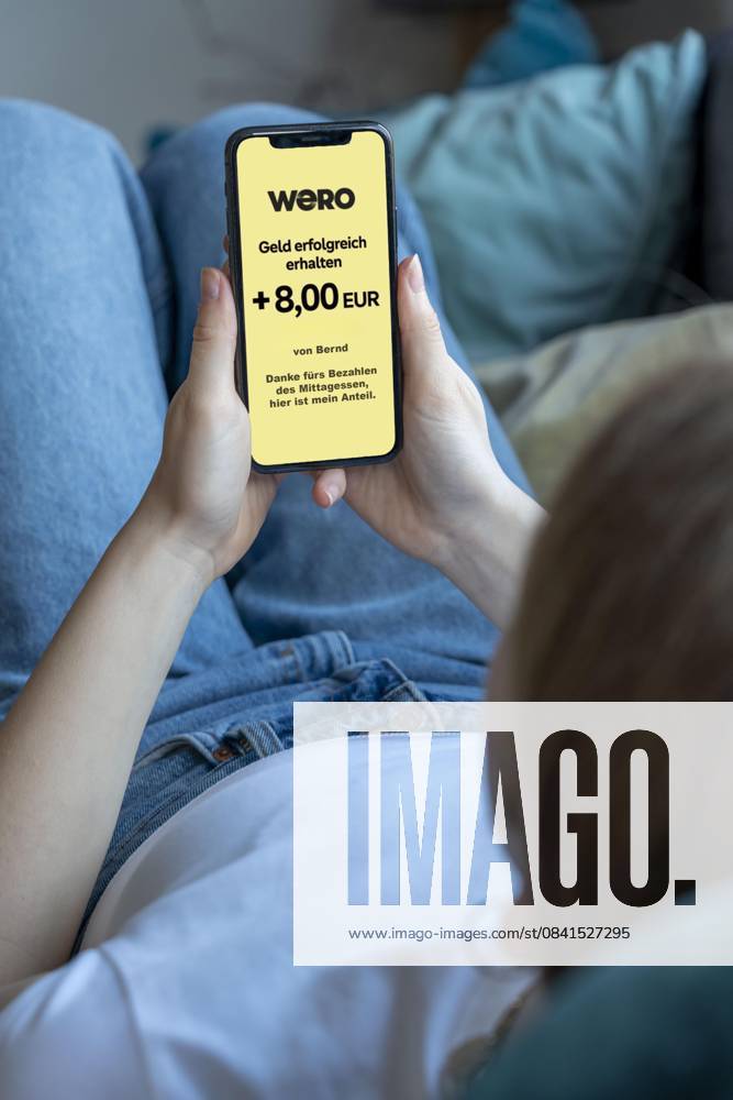 Symbolic image, photomontage, to the European WERO payment service, send money directly to or receive money from another person, P2P, person to person, WERO payment service