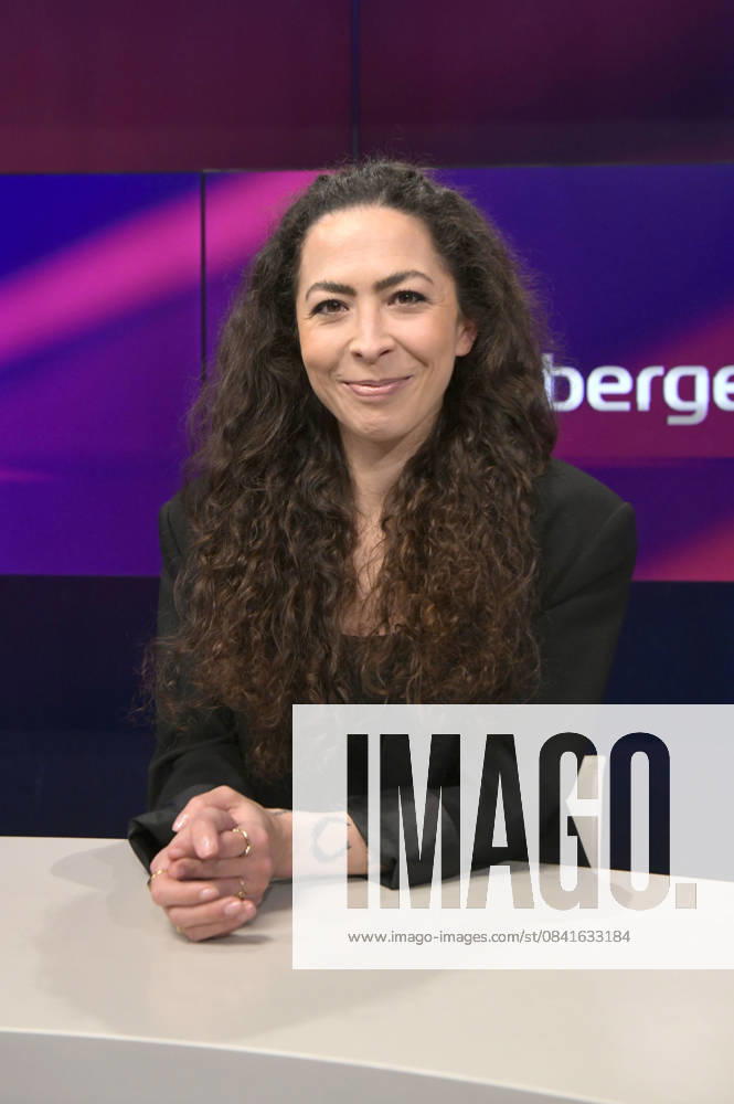 Anna Schneider on the ARD talk show maischberger in Studio Berlin Adlershof Berlin, 25 11 2025 Foto:xM.xBehrensx xFuturexImagex maischberger2511_5113