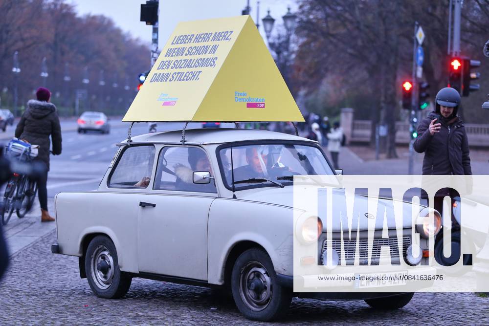 Brandenburg Gate FDP demo in front of the Brandenburg Gate Nicole Büttner and Christian Dürr arrive at the demo in a Trabant