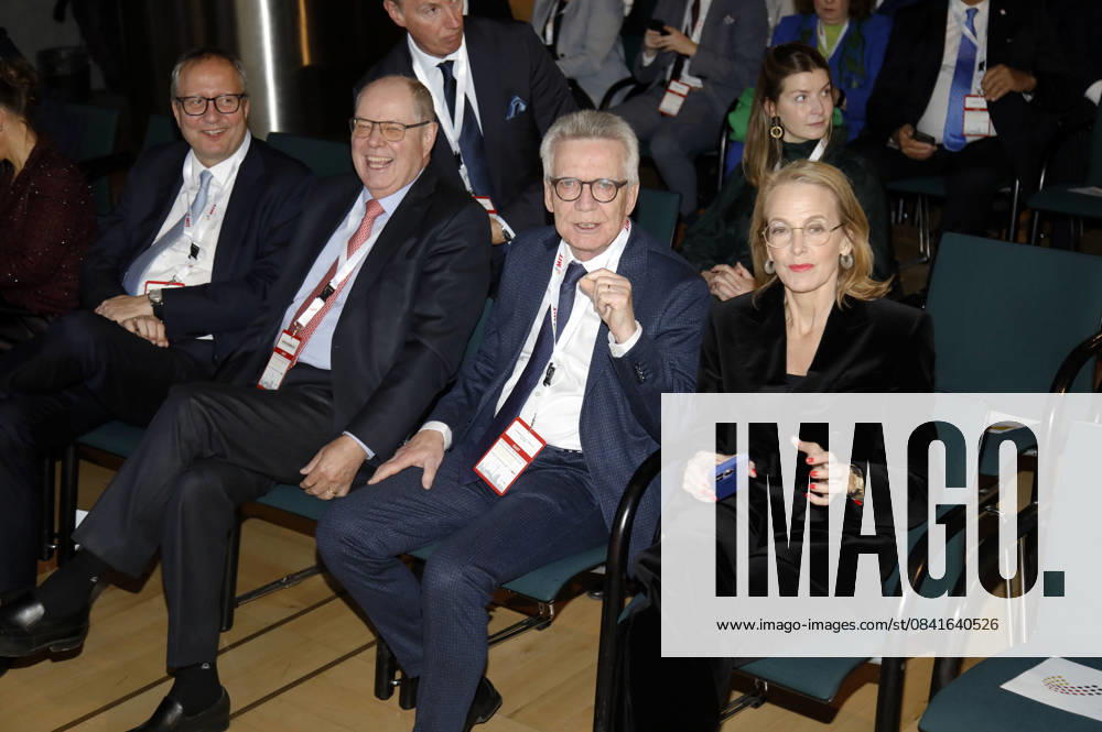 Andreas Voßkuhle, Peer Steinbrück, Thomas de Maiziere and Julia Jäkel at the presentation of the special prize of the MIT German SME Award to Queen Silvia of Sweden at the Allianz Forum at the Brandenburg Gate Berlin, 25 11 2025 Foto:xAgenturxWehnertx xGränzdörferx xFuturexImagex mittelstandspreis_5101