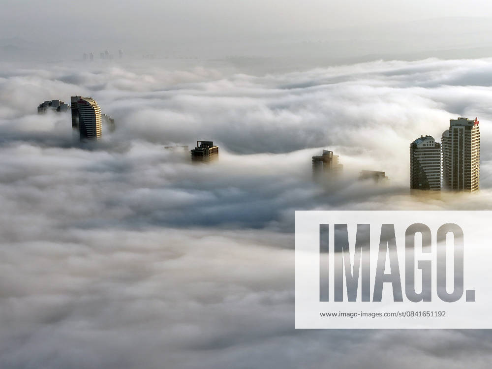 (251126) -- ANKARA, Nov. 26, 2025 -- An aerial drone photo taken on Nov. 26, 2025 shows the fog-shrouded city view of Ankara, T¨¹rkiye. ( Handout via Xinhua) T?RKIYE-ANKARA-FOG MustafaxKaya
