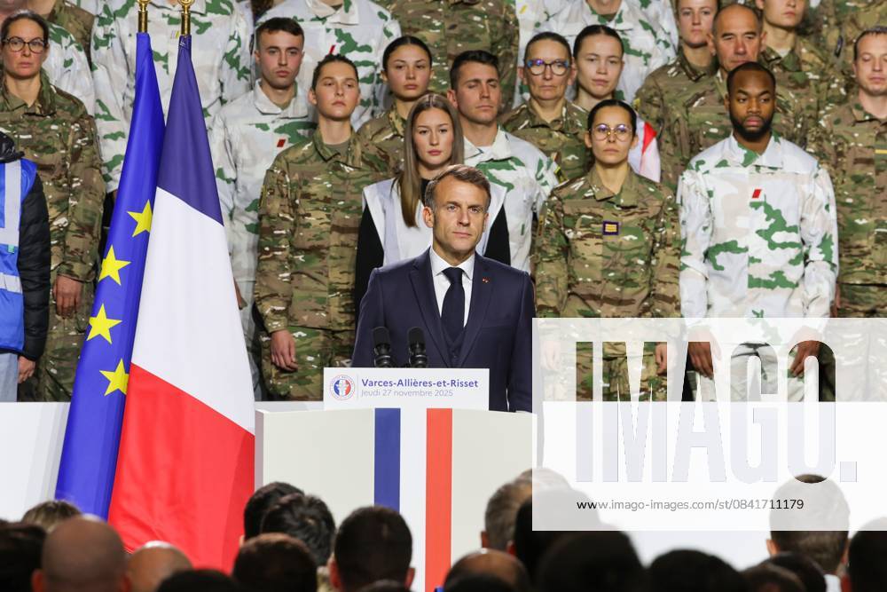 PRESIDENTIAL VISIT TO VARCES PHOTOPQR LE DAUPHINE Benoit LAGNEUX POOL PQR Varces Allières et Risset 27 11 2025 Varces Isère , November 27, 2025 President Emmanuel Macron is visiting the 7th BCA in Varces, dans la caserne militaire pour annoncer dans un discours la mise en place dun nouveau service militaire Photo Benoit Lagneux Le Dauphiné Libéré POOL PQR Varces, France, nov 27th 2025 President Emmanuel Macron is visiting the 7th BCA in Varces, at the military barracks, to announce the implementation of a new military service Varces Allières et Risset Isère Rhône Alpes France