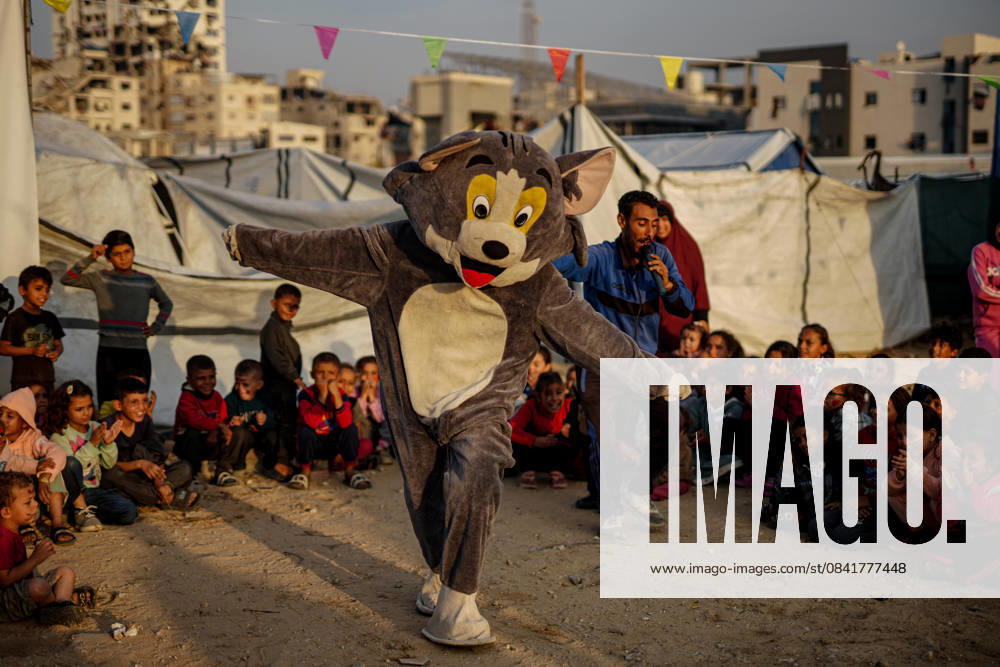 Refugee children watch cartoons at a screening held for them near the rubble of destroyed buildings and displaced people s tents in Gaza City Refugee children watch cartoons at a screening held for them near the rubble of destroyed buildings and displaced people s tents in Gaza City on November 28, 2025, during a ceasefire between Israel and Hamas. According to the United Nations, some 1.9 million people in Gaza, nearly 90% of the population, have been displaced since the start of the conflict between Israel and Hamas in October 2023. Photo by Omar Ashtawy apaimages Gaza city Gaza Strip Palestinian Territory 281125_Gaza_OSH_00(14)