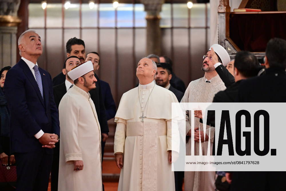 Pope Leo XIV in Istanbul ISTANBUL, TURKIYE - NOVEMBER 29: Pope Leo XIV, accompanied by the Turkish Minister of Culture and Tourism Mehmet Nuri Ersoy and the mosque officials, visits the Sultanahmet Mosque in Istanbul, Turkiye on November 29, 2025. Abdulhamid Hosbas Anadolu Istanbul Turkey. Editorial use only. Please get in touch for any other usage.