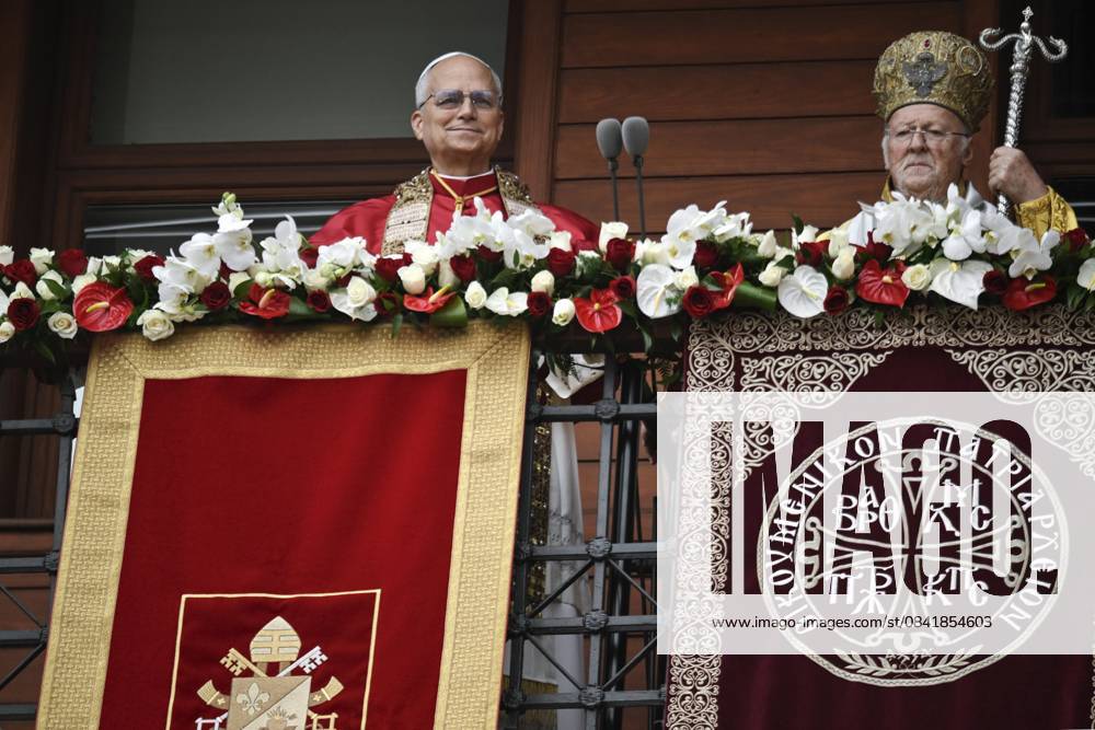 Pope Leo XIV (L) and Patriarch Bartholomew I (R) perform an ecumenical blessing from the balcony at the Patriarchal Church of Saint George after a Divine Liturgy in Istanbul, Turkey, 30 November 2025. Pope Leo XIV is on his first apostolic journey outside Italy since his election as pontiff, visiting Turkey and Lebanon from 27 November to 02 December. Istanbul Turchia - ZUMAa289 20251130_zia_a289_020