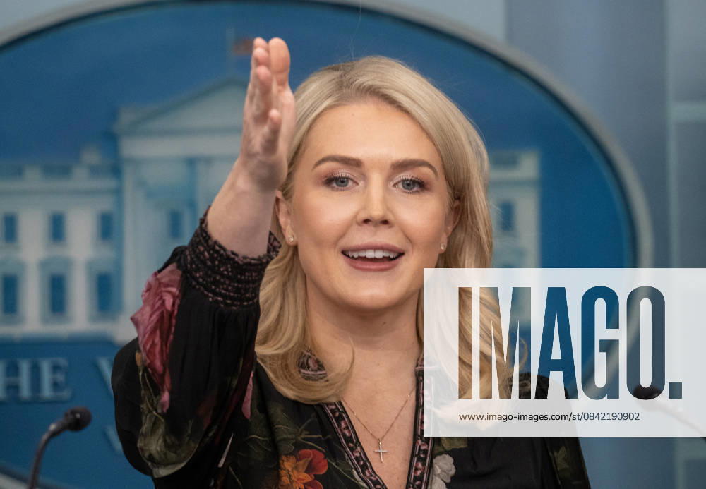 White House Press Secretary Karoline Leavitt makes a comment at the daily briefing at the White House in Washington, DC, on Tuesday, November 4, 2025. POY2025DC024 PATxBENIC