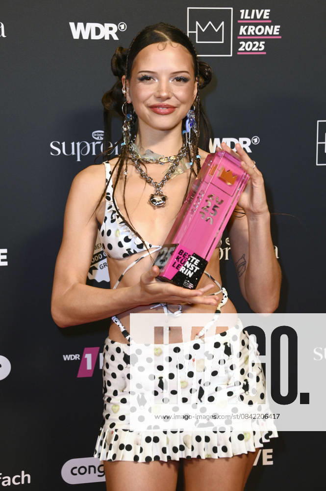 Nina Chuba at the 26 award ceremony of the 1Live Krone 2025 in the Lokschuppen Bielefeld, 04 12 2025 geislerfp_krone2025_6028