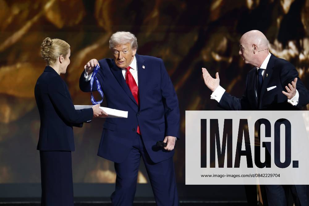 WASHINGTON - President Donald Trump receives the FIFA Peace Prize from FIFA President Gianni Infantino during the draw for the 2026 World Cup in the United States. ANP KOEN VAN WEEL netherlands out - belgium out