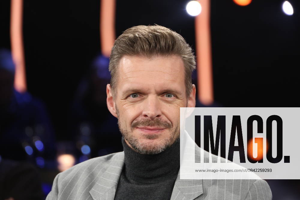 Florian Schroeder, cabaret artist, guest on the NDR Talk Show on 5 12 2025, photo session before the broadcast in the 3 program of NDR television in the Hamburg Lokstedt television studio