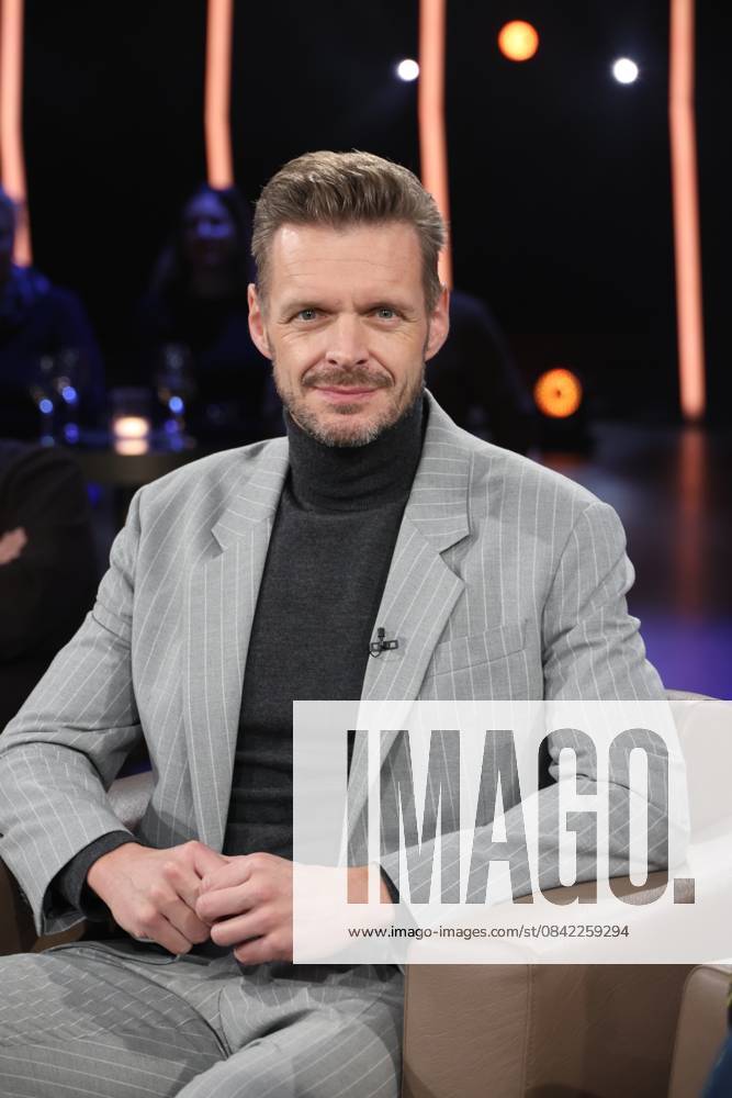 Florian Schroeder, cabaret artist, guest on the NDR Talk Show on 5 12 2025, photo session before the broadcast in the 3 program of NDR television in the Hamburg Lokstedt television studio