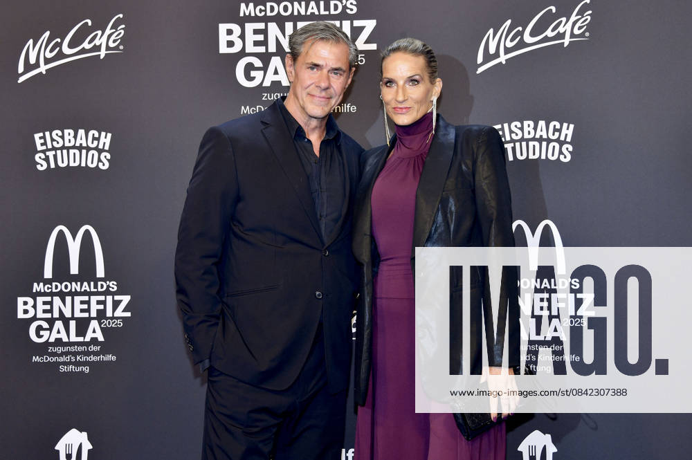 Sven Martinek with partner Bianca Rütter at the 20 McDonald s Benefit Gala in aid of the McDonald s Childrens Aid Foundation at the Eisbach Studios in Munich, 06 12 2025 Foto:xB.xInsingerx xFuturexImagex mcdonalds_5220