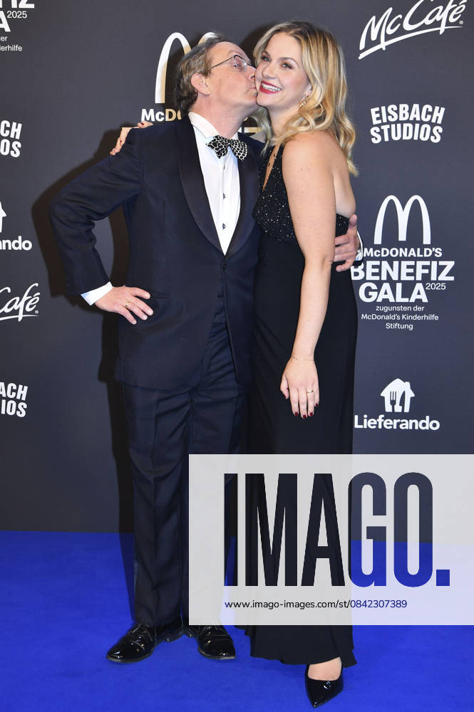 Wigald Boning with his wife Teresa Boning at the 20 McDonald s Benefit Gala in aid of the McDonald s Childrens Aid Foundation at the Eisbach Studios in Munich, 06 12 2025 Foto:xB.xInsingerx xFuturexImagex mcdonalds_5221