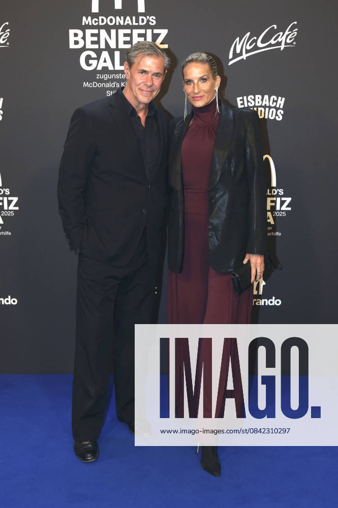 Sven Martinek with partner Bianca Rütter at the 20 McDonald s Benefit Gala in aid of the McDonald s Childrens Aid Foundation at the Eisbach Studios in Munich, 06 12 2025 Foto:xAgenturxWehnertx xGränzdörferx xFuturexImagex mcdonalds_5350