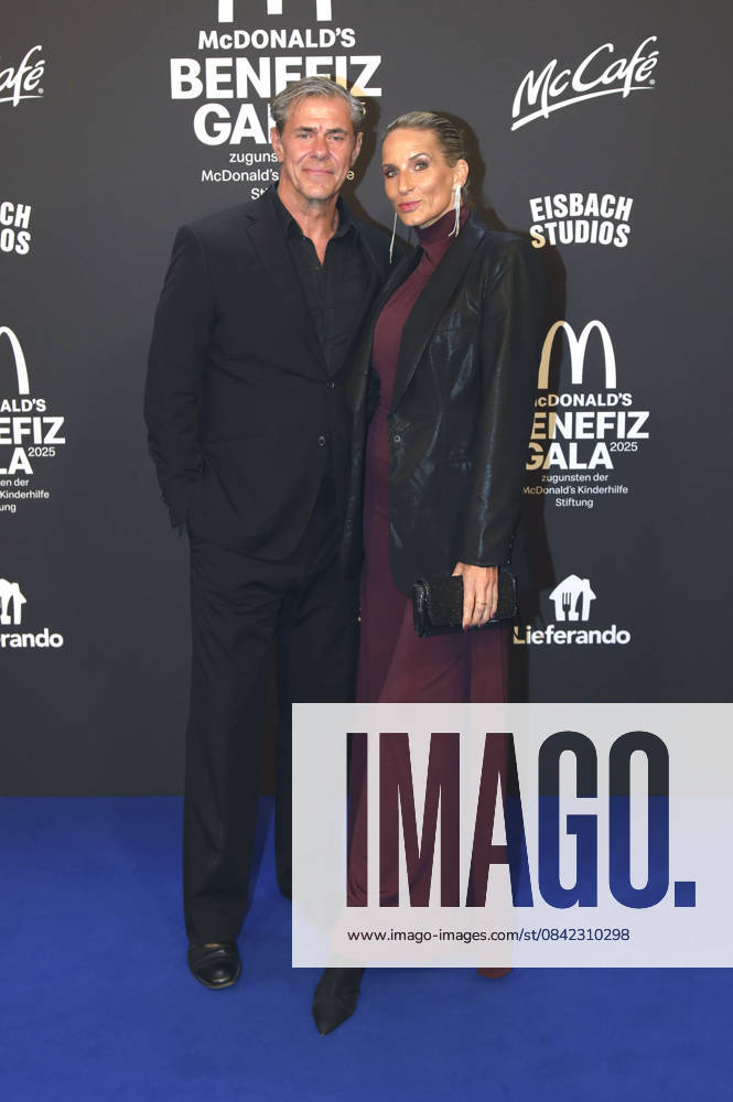 Sven Martinek with partner Bianca Rütter at the 20 McDonald s Benefit Gala in aid of the McDonald s Childrens Aid Foundation at the Eisbach Studios in Munich, 06 12 2025 Foto:xAgenturxWehnertx xGränzdörferx xFuturexImagex mcdonalds_5351