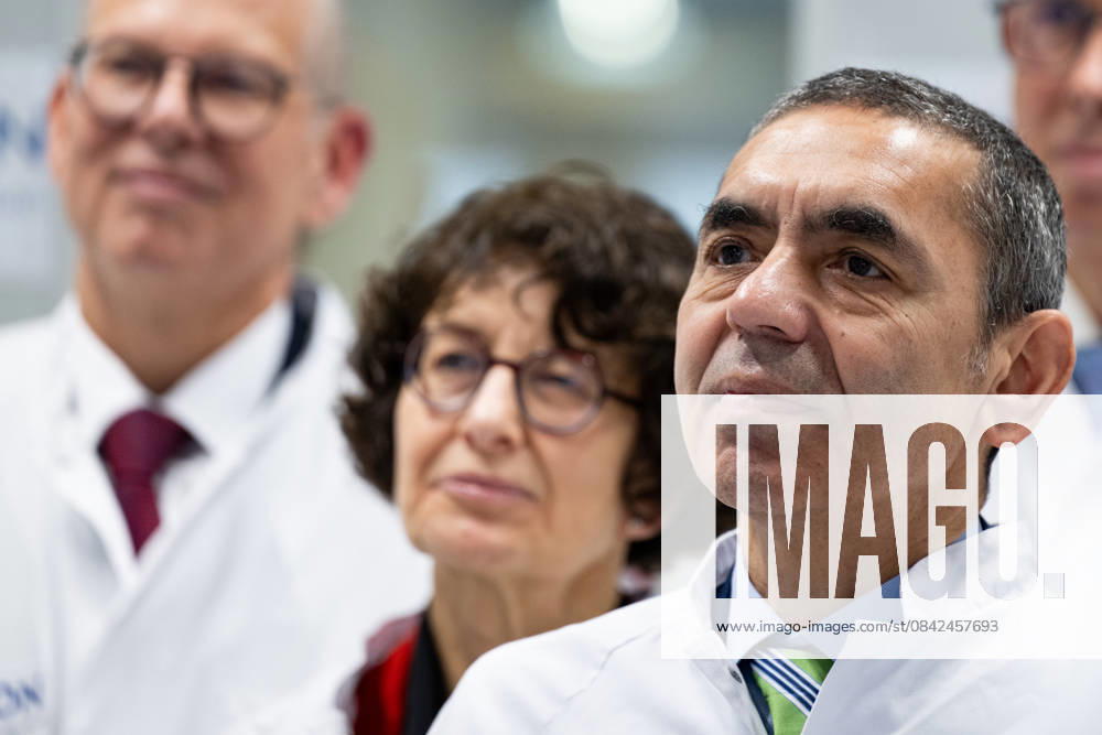 Mainz Chancellor Merzs inaugural visit to Rhineland-Palatinate Ugur Sahin Managing Director of Biontech r and Özlem Türeci Medical Director of Biontech, during Chancellor Merzs inaugural visit to Rhineland-Palatinate at the TRON research institute in Mainz