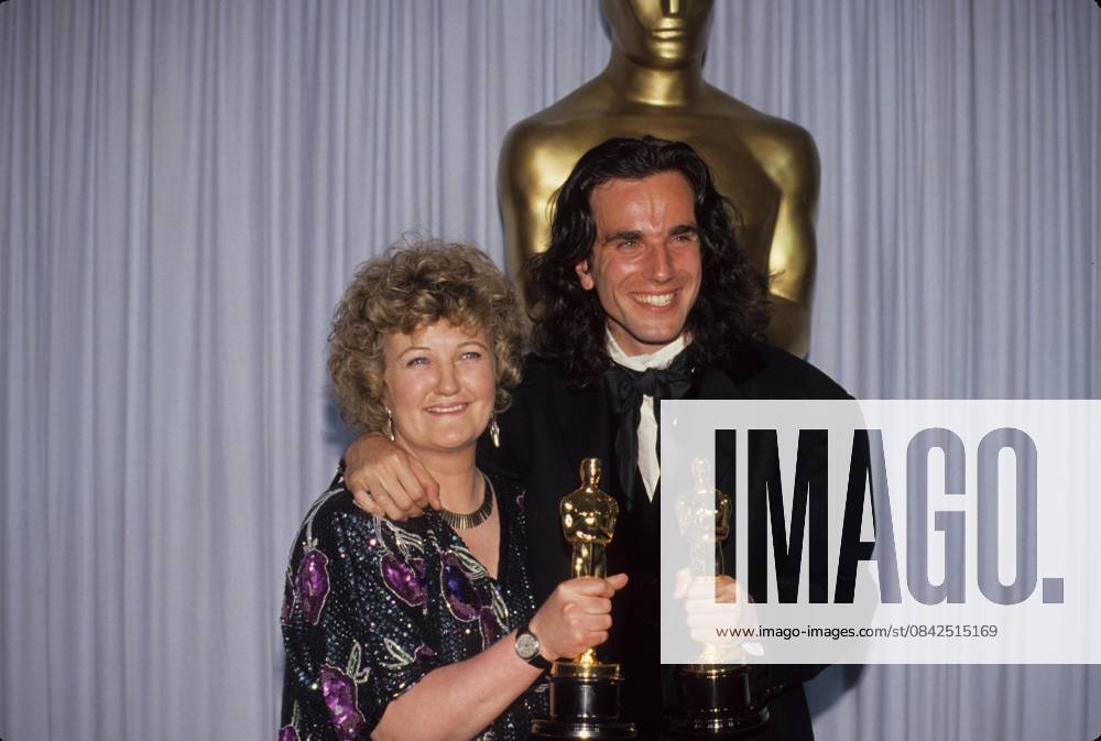DANIEL DAY LEWIS with Brenda Fricker at Oscar Academy Awards 1990 f9653