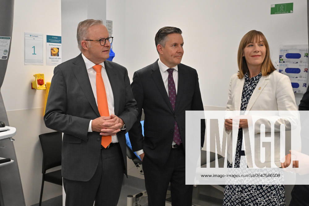 ANTHONY ALBANESE MEDICARE CLINIC VISIT, Prime Minister Anthony Albanese, Minister for Health Mark Butler and NSW Labor local member Jo Haylen visit the newly opened Marrickville Medicare Urgent Care Clinic in Sydney, Thursday, December 11, 2025. ( NO ARCHIVING SYDNEY NEW SOUTH WALES AUSTRALIA