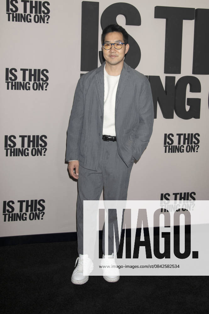 Alex Wong at the special screening of the movie Is This Thing On at the DGA Theater New York, 10 12 2025 Foto:xB.xFuturexImagex thing_5212