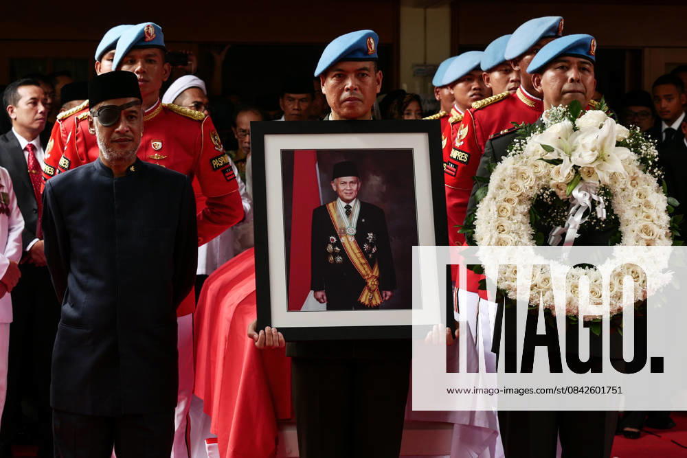 The former Indonesian President Bacharuddin Jusuf Habibie dies at the age of 83 JAKARTA, INDONESIA - SEPTEMBER 12: The coffin of former Indonesian president B.J. Habibie is seen during his funeral in Jakarta, Indonesia on September 12, 2019. Habibie, who ushered in an era of democratic reforms after the downfall of long-time dictator Suharto, died on September 11 at the age of 83 in Jakarta. Jakarta Raya Indonesia. Editorial use only. Please get in touch for any other usage.
